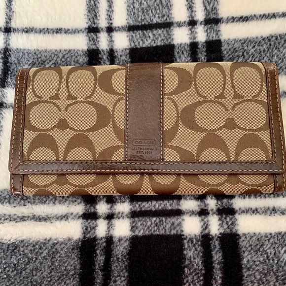 Coach Handbags - 💕 Authentic Coach Signature Fabric/Leather Wallet